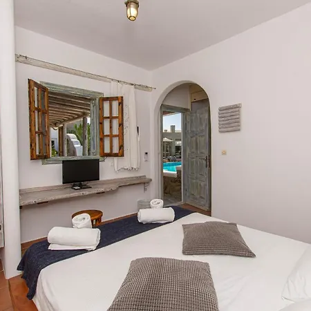 Peristeronas Village