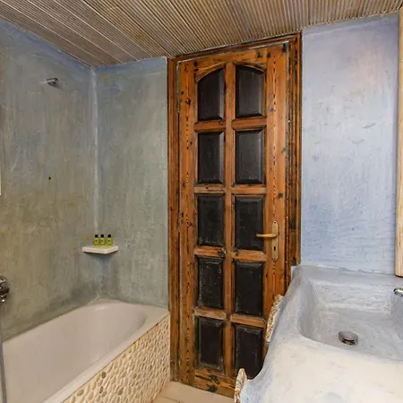 Peristeronas Village Hotel 3*