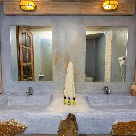 Peristeronas Village Hotel