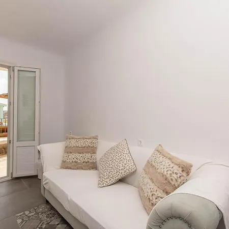 Peristeronas Village Hotel