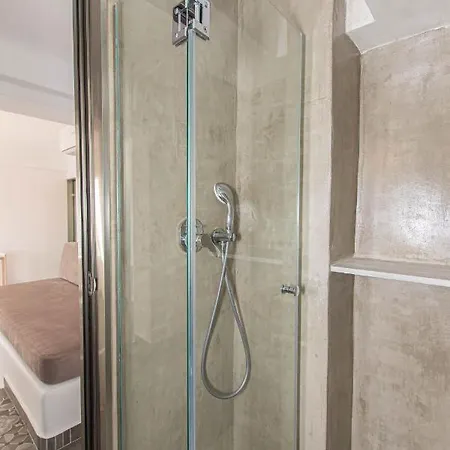 Peristeronas Village