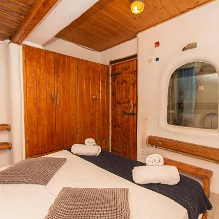 Peristeronas Village 3* Klouvas