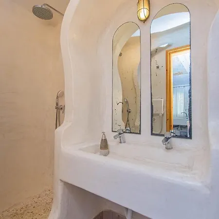 Peristeronas Village Klouvas