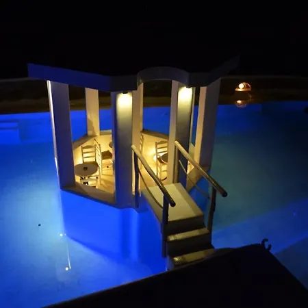 Peristeronas Village 3* Κλουβάς