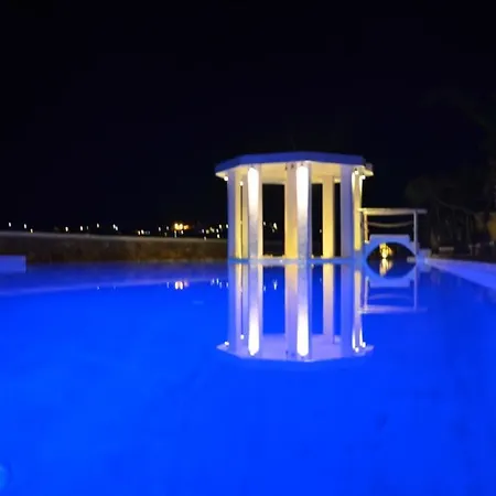 Ξενοδοχείο Peristeronas Village 3*