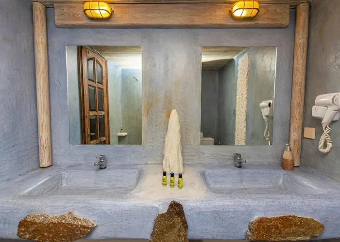 Peristeronas Village Hotel