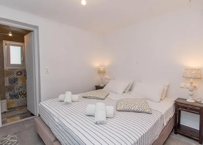 Peristeronas Village Hotel