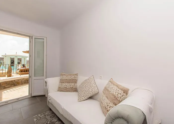 Peristeronas Village Hotel