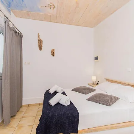 Peristeronas Village Szálloda Kluvász