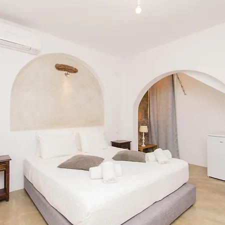 Peristeronas Village Hotel