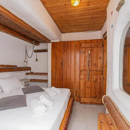 Peristeronas Village 3* Klouvas