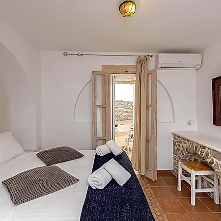 Peristeronas Village Hotel
