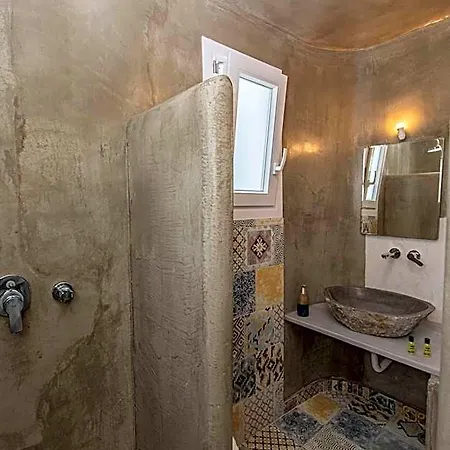 Peristeronas Village Hotell 3*