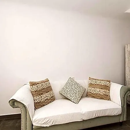 Отель Peristeronas Village 3*