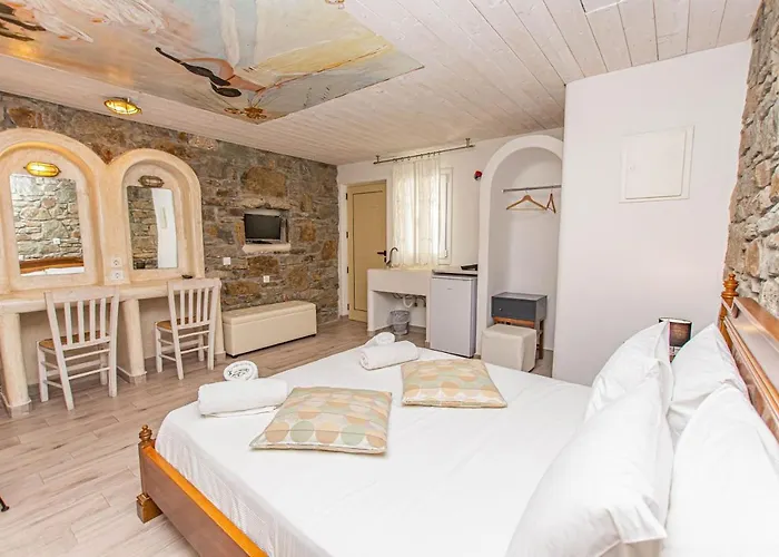 Peristeronas Village