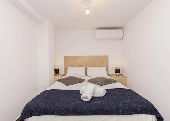 Peristeronas Village מלון Klouvas