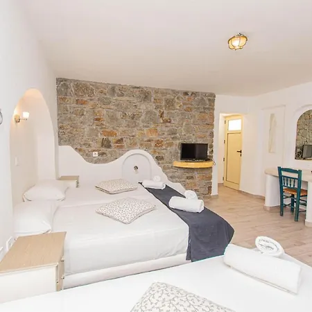 מלון Peristeronas Village 3*