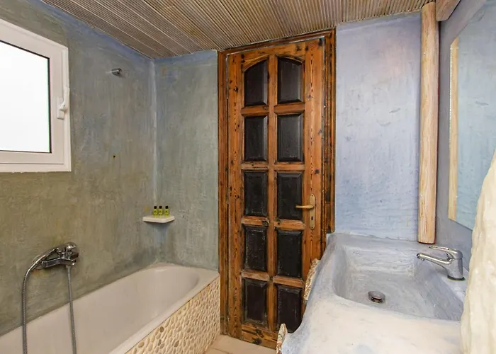 Peristeronas Village Hotel 3*