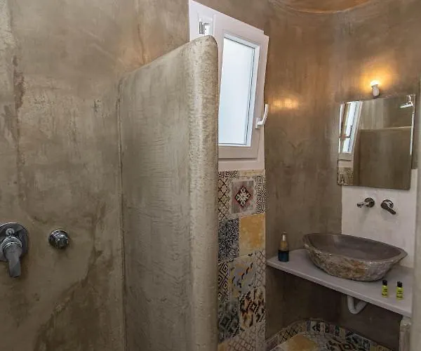 Peristeronas Village Hotel